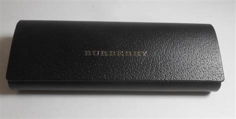 Estuches para Anteojos Burberry y almacenamiento .